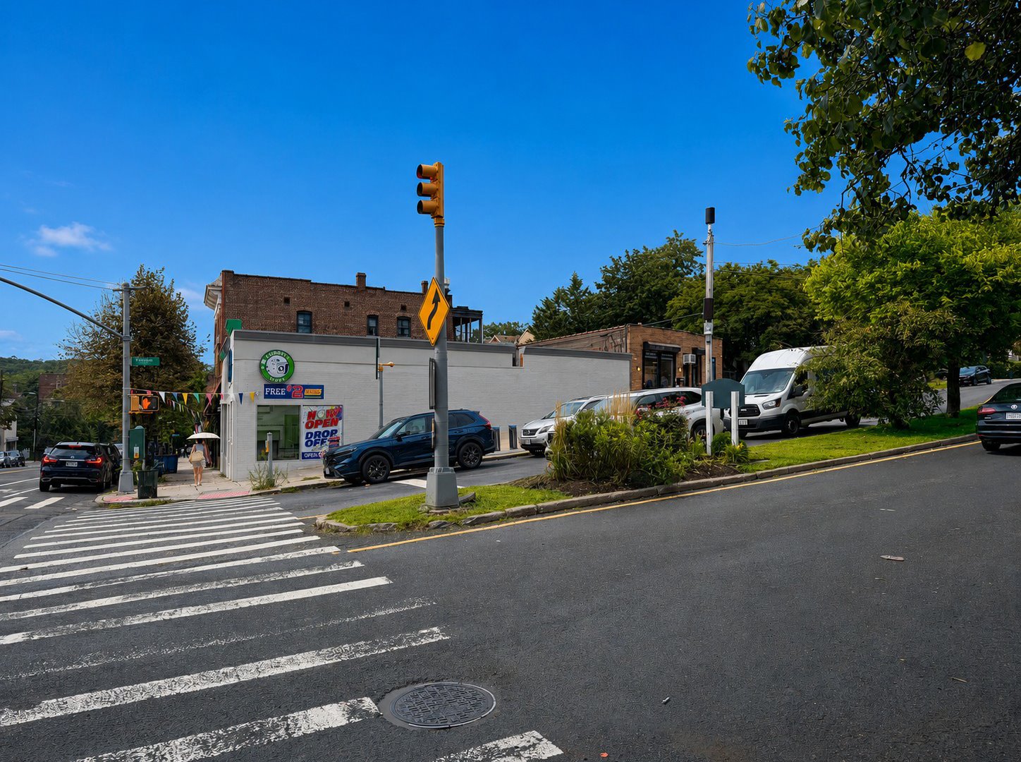Riverdale Retail Strip - 100% Occupied Corner Retail — Sale in Bronx, NY, photo 2 of 3