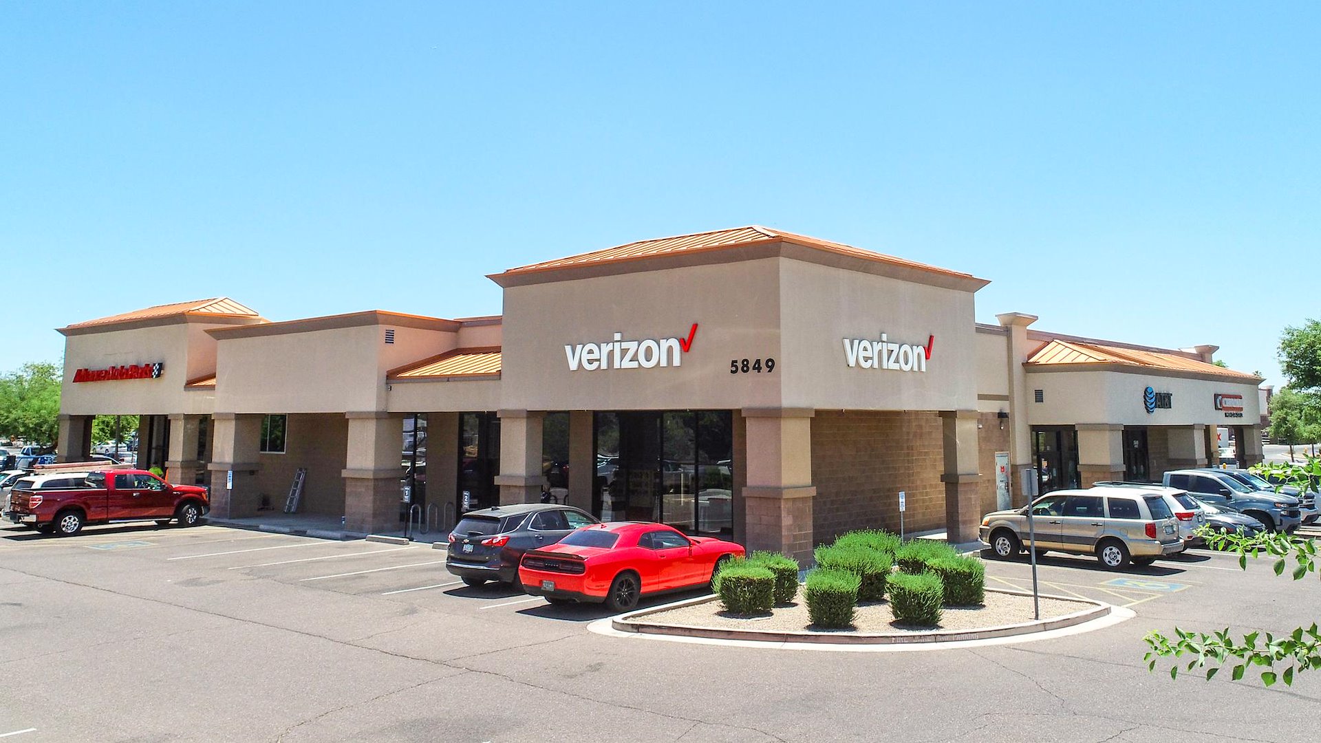 Chipotle Verizon Advance Auto AT&T Shops/Glendale, Arizona