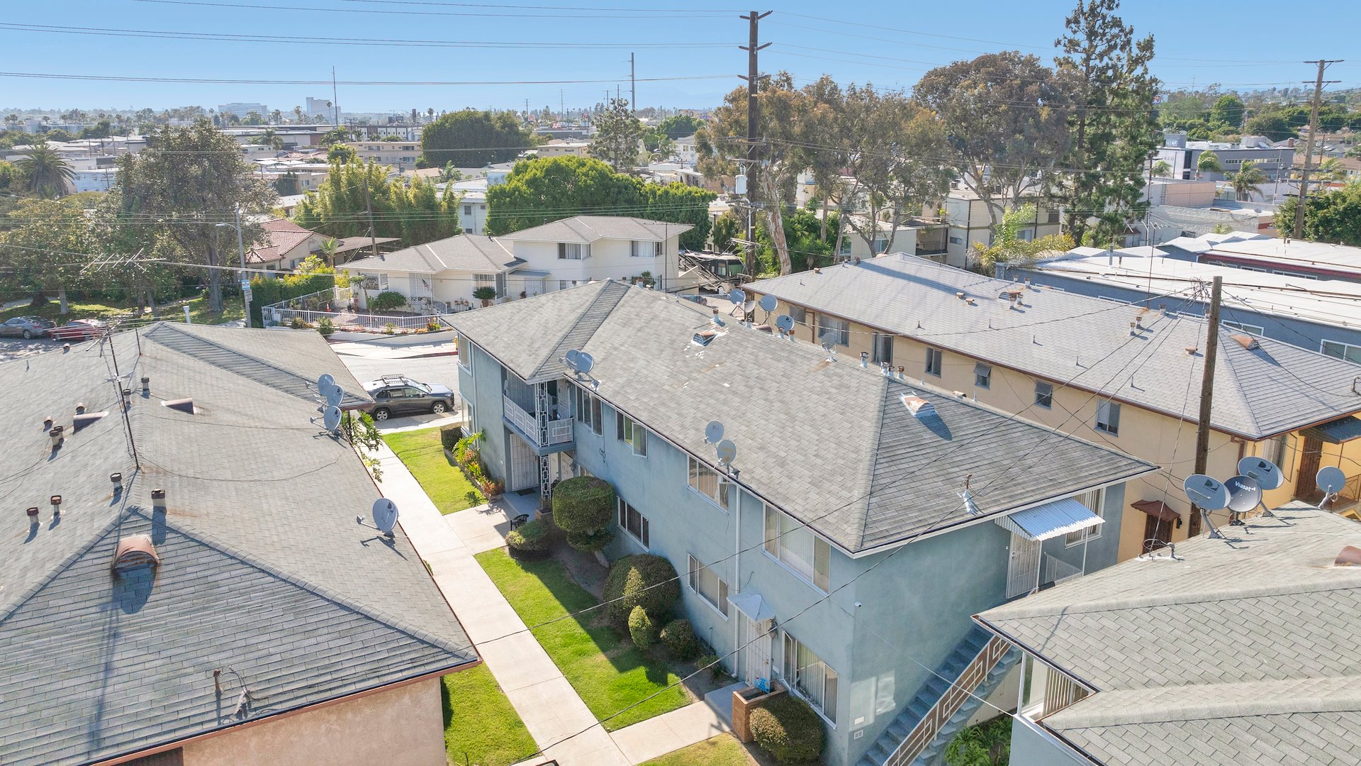 934 W Beach Ave — Sale in Inglewood, CA, photo 5 of 8