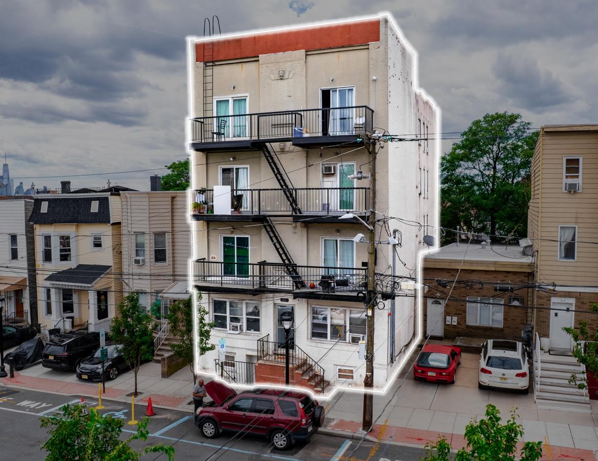 611 12Th St, Union City, NJ 07087