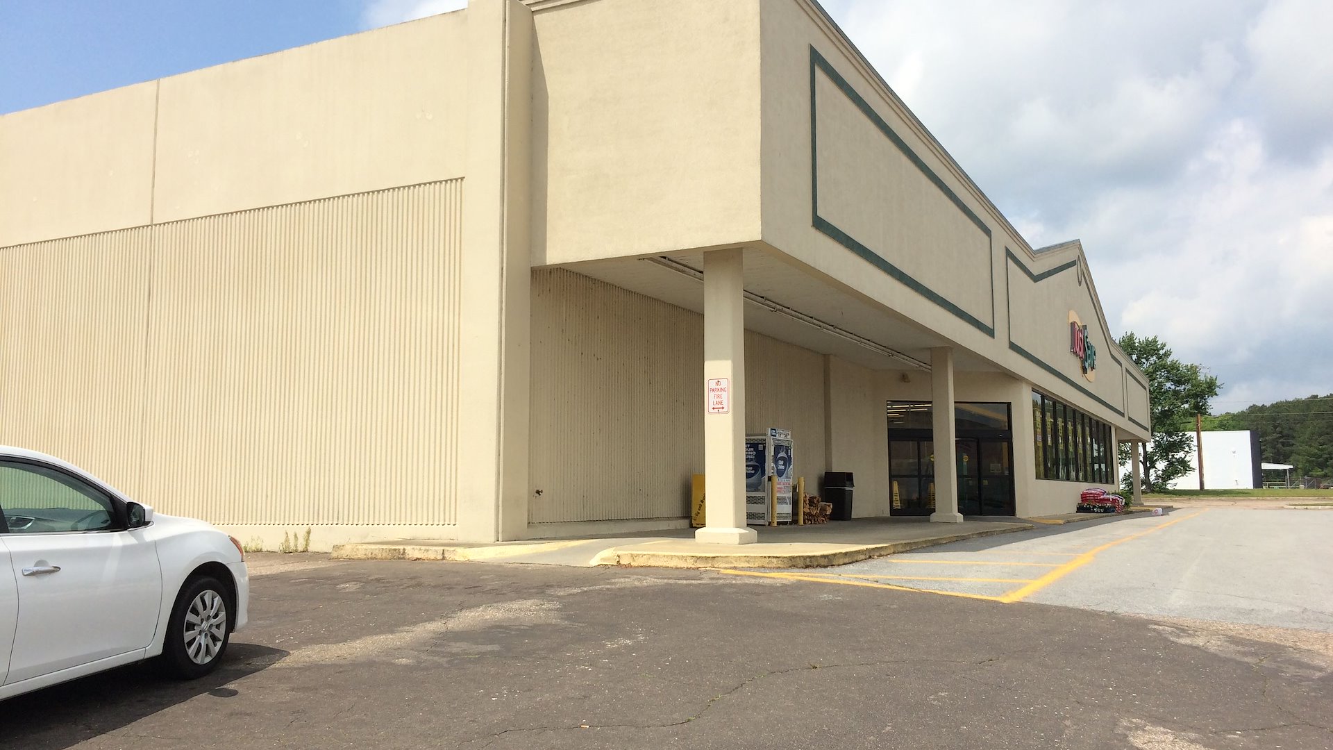Former Lowes Foods/Roanoke Rapids, North Carolina