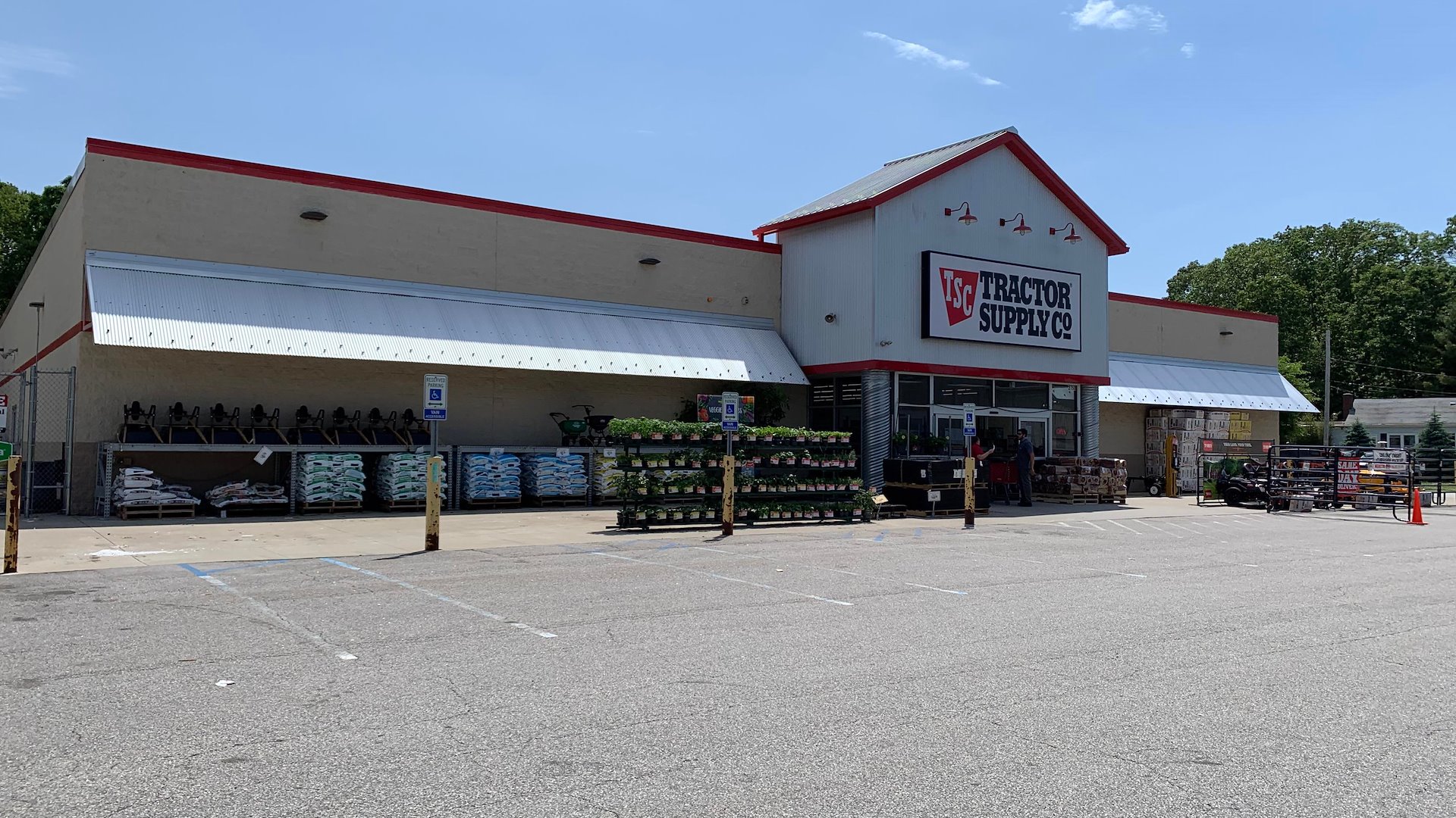 O'Reilly Auto Parts & Tractor Supply Johnston RI/Johnston, Rhode Island