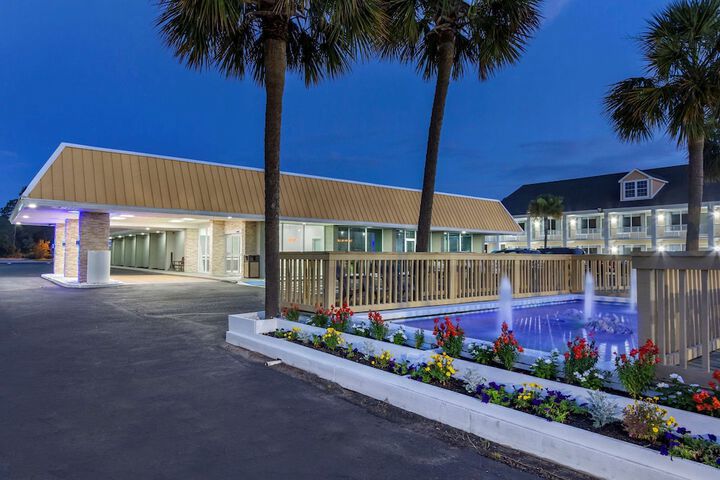 Dual Brand Baymont & Days Inn Pawleys Island — Sale in Pawleys Island, SC, photo 1 of 5
