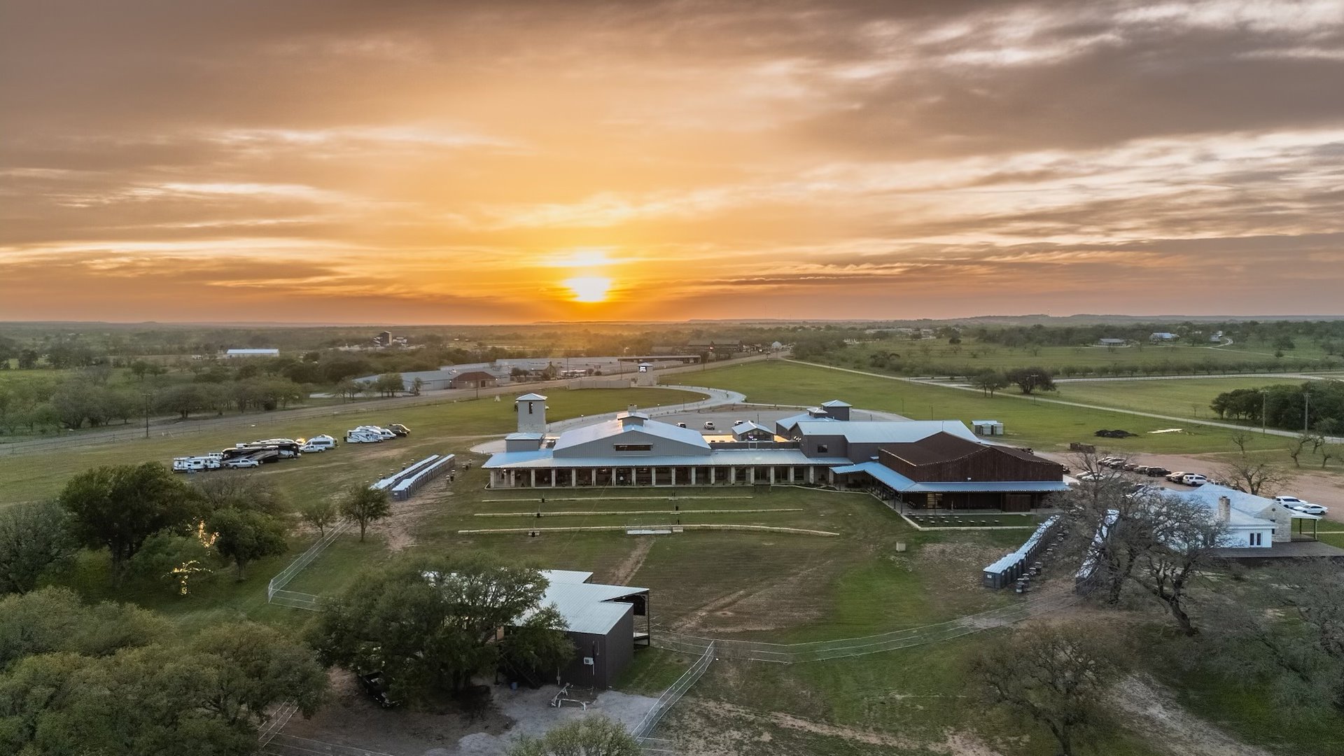Arch Ray Resort — Sale in Fredericksburg, TX, photo 5 of 6