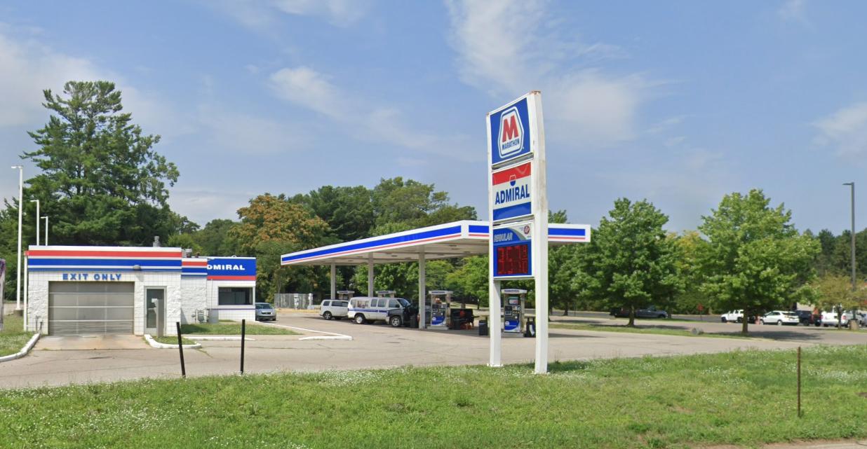 17035 Lloyds Bayou Dr, Spring Lake, MI 49456