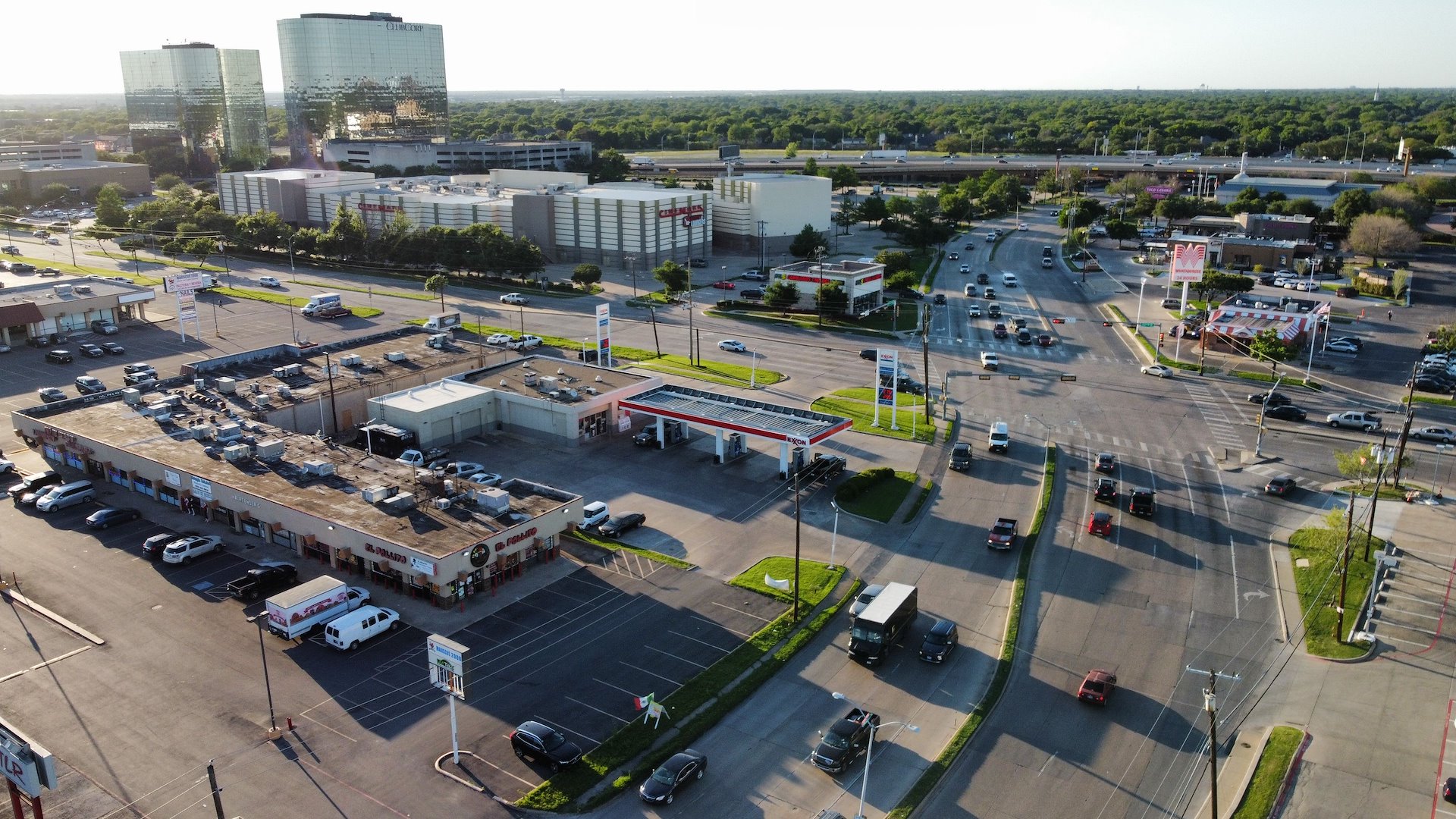 Exxon Gas Station Forest Ln/Dallas, Texas