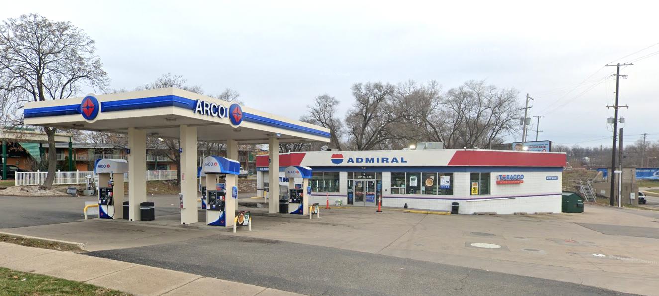 Admiral Petroleum | 28th St - Wyoming, MI — Sale in Wyoming, MI, photo 1 of 2