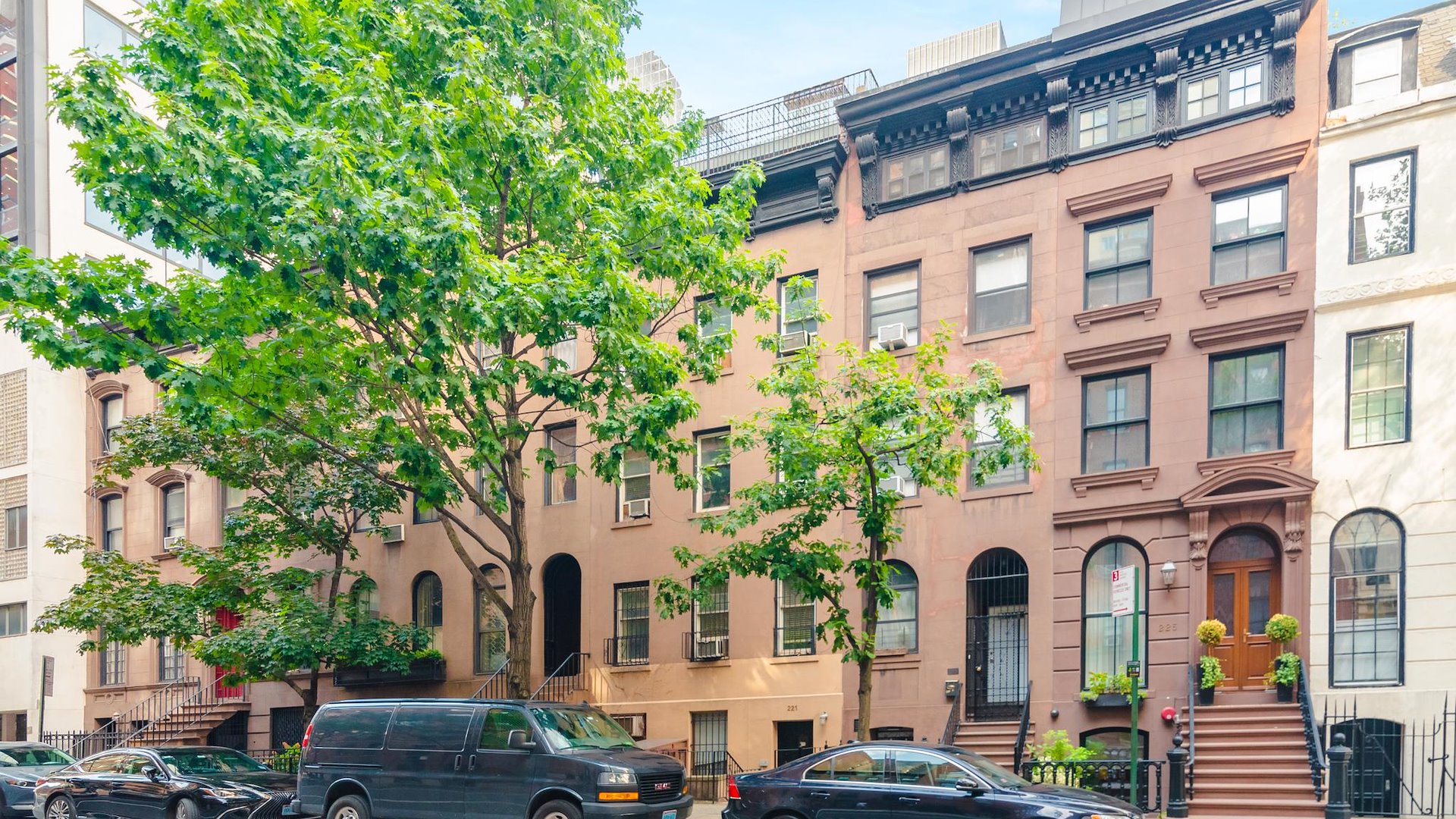 221 E 48th St/New York, New York