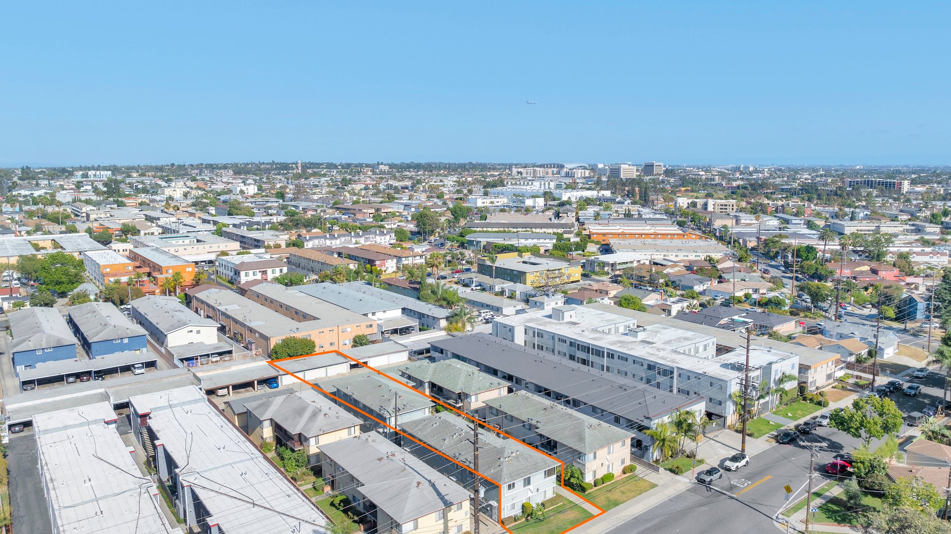934 W Beach Ave — Sale in Inglewood, CA, photo 4 of 8