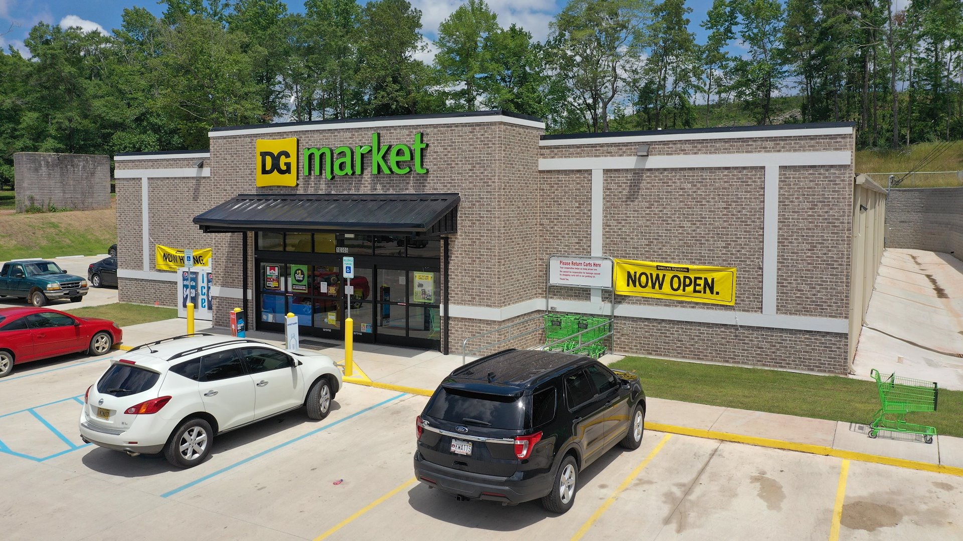 Dollar General MARKET Adjacent MercedesBenz Plant/Vance, Alabama