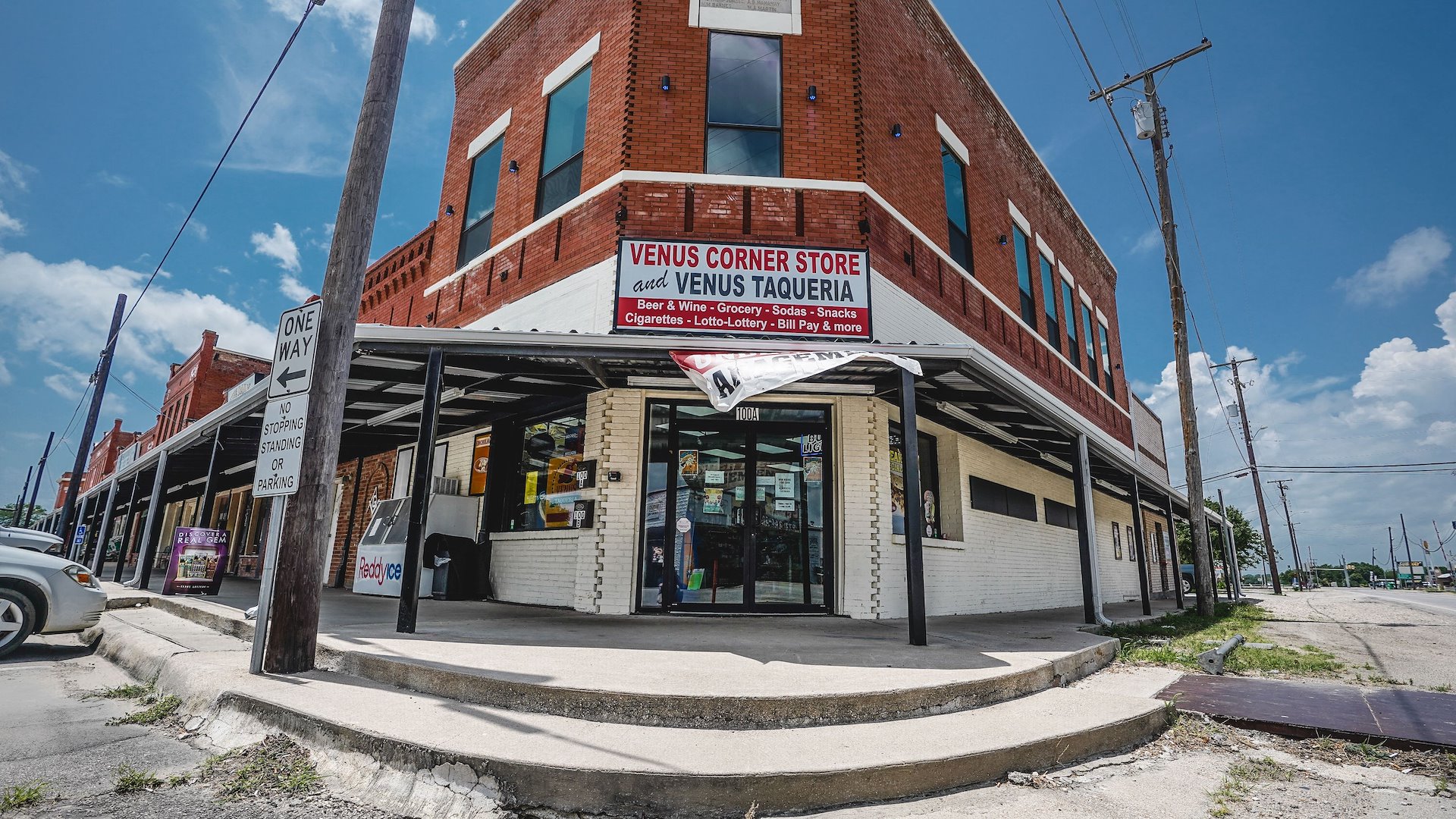 Convenience Store & Apartment/Venus, Texas