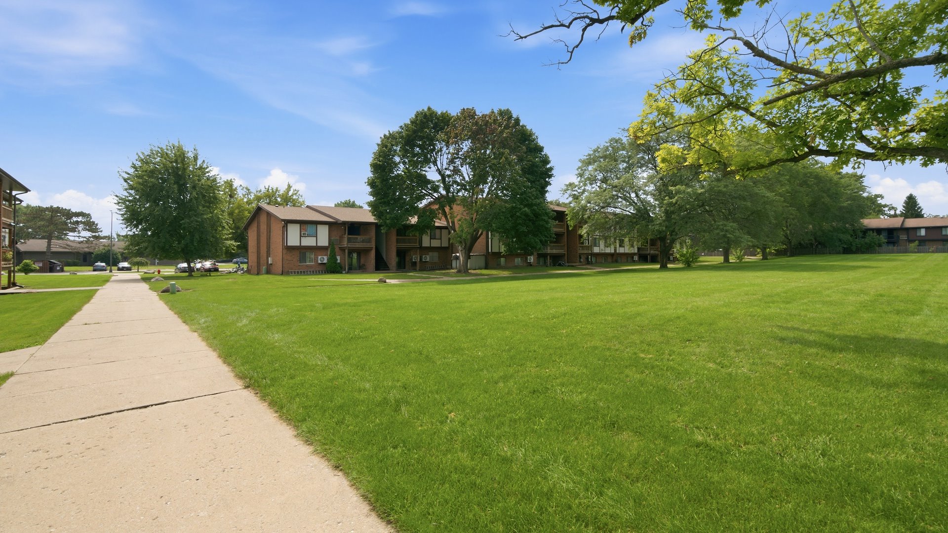 Garden Quarter Apartments — Sale in Mchenry, IL, photo 1 of 2
