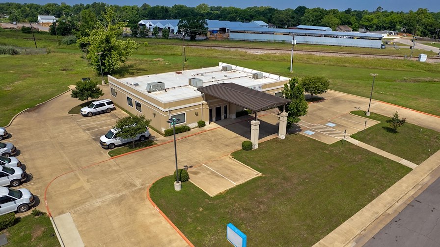 Former DaVita Dialysis Vacant Medical Office Building on 2.09 Acres/Hearne, Texas