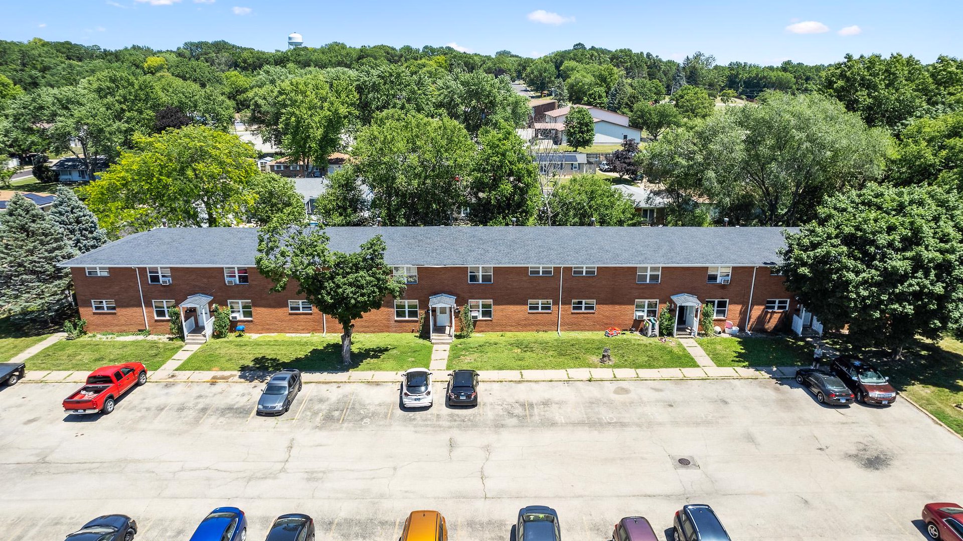 Castlewood Apartments/Pekin, Illinois