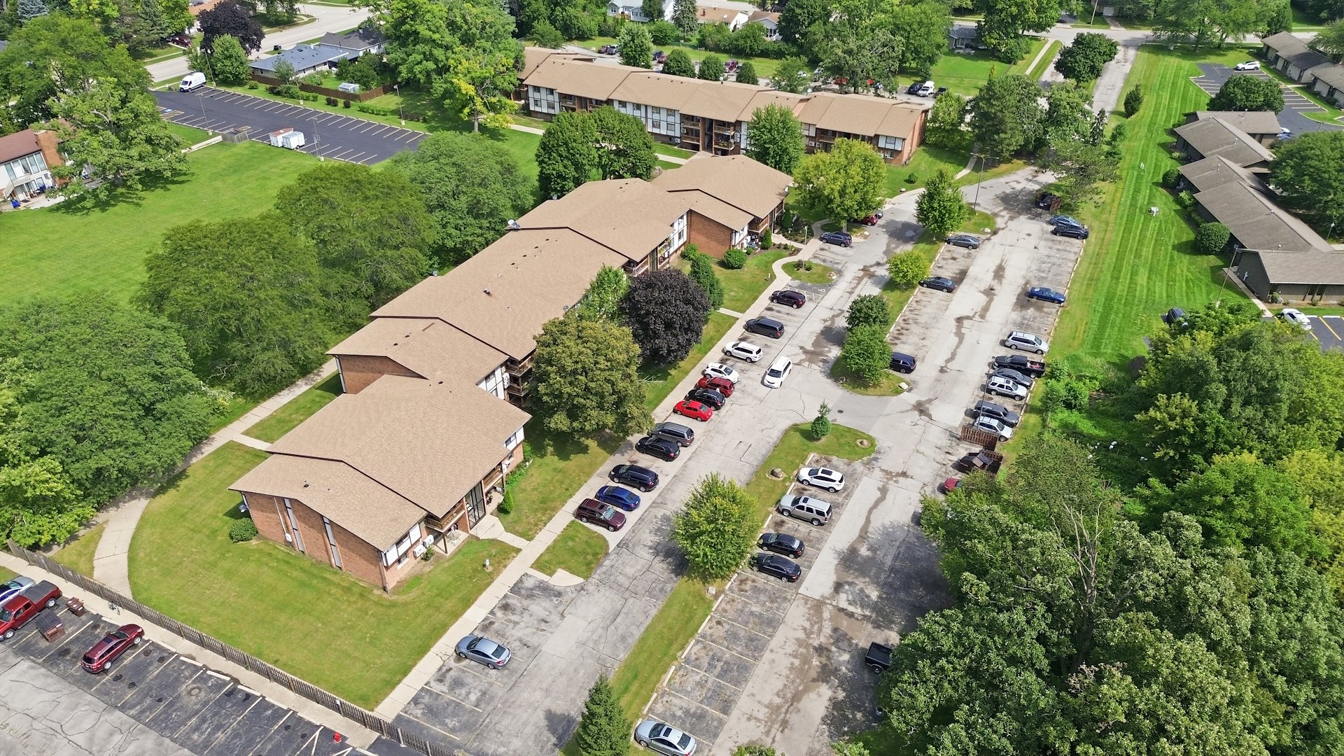 Garden Quarter Apartments — Sale in Mchenry, IL, photo 2 of 2
