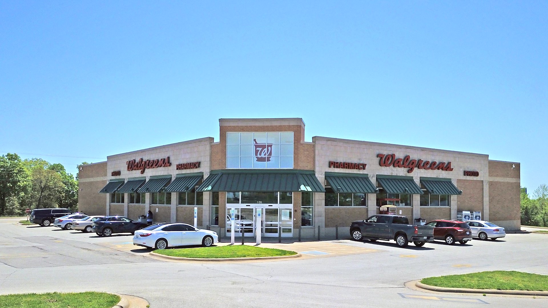 Walgreens | Long Term Absolute NNN Lease | 5% Increases/Branson West ...