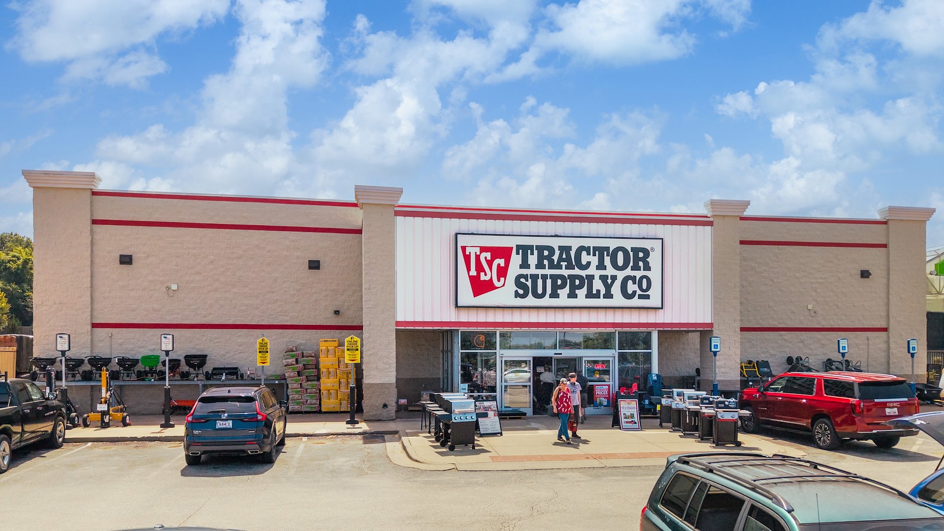 Tractor Supply Co (Recent 10-Year Extension) — Sale in Lee's Summit, MO, photo 1 of 4