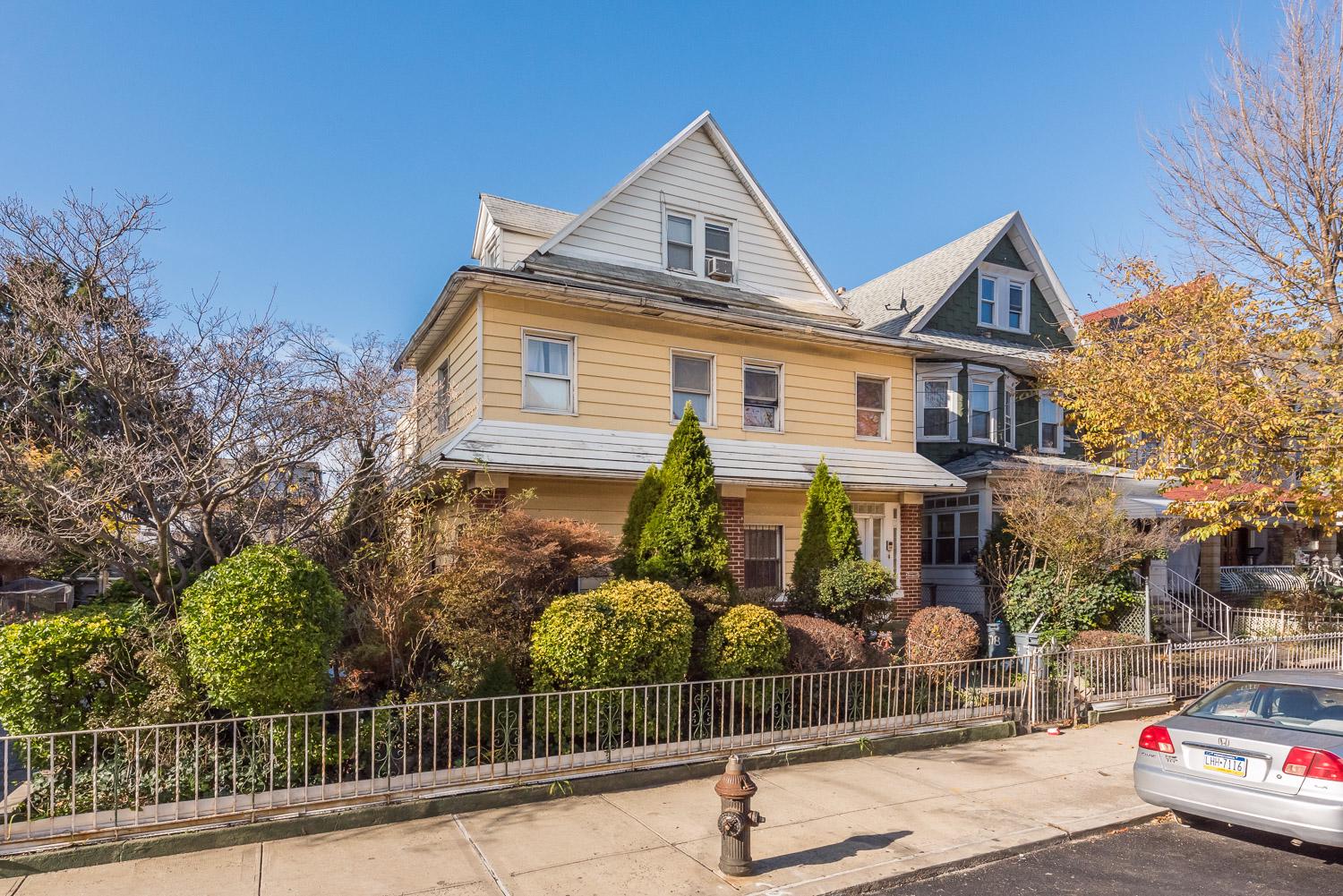 578 East 32nd Street/Brooklyn, New York