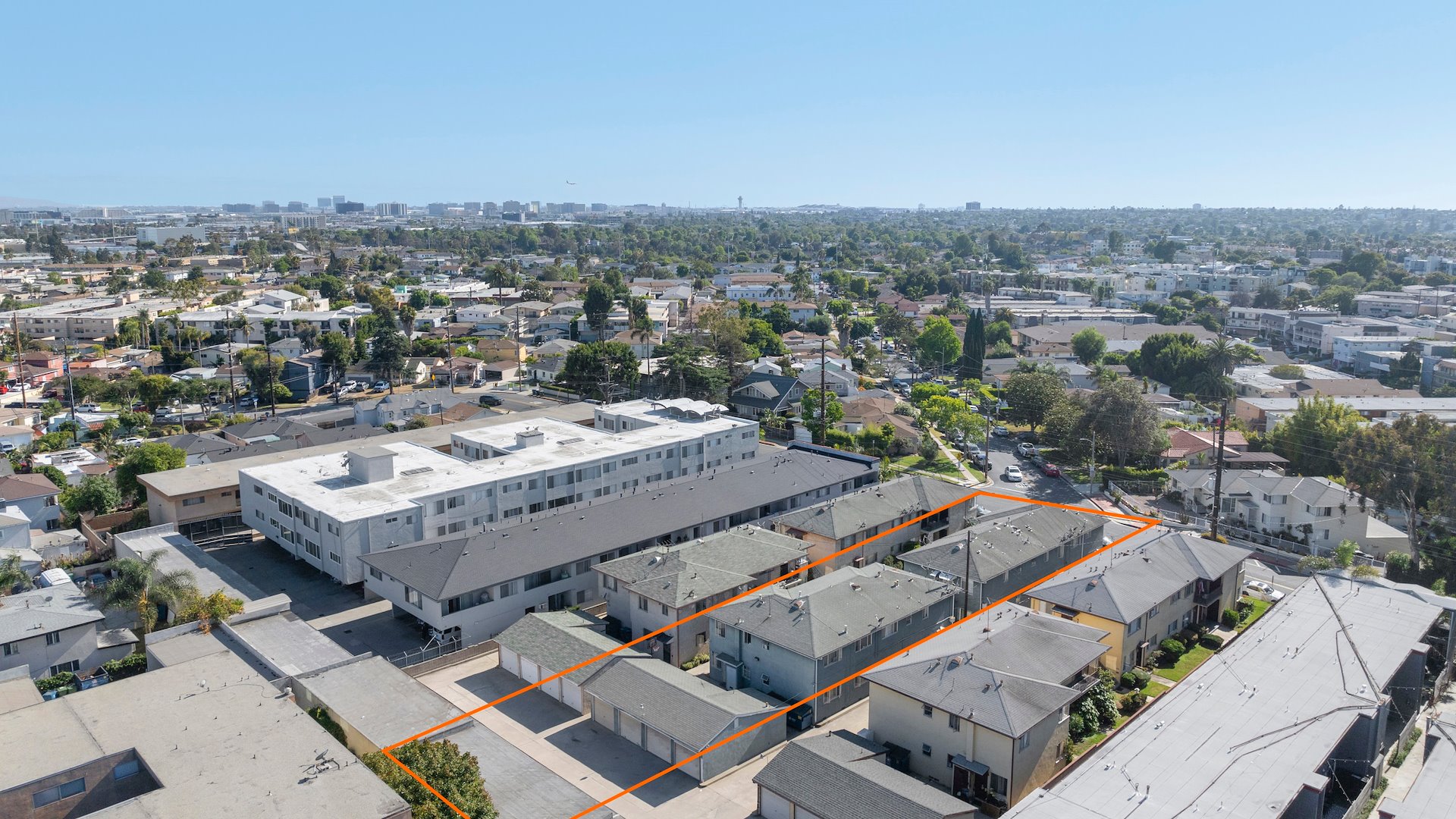 934 W Beach Ave — Sale in Inglewood, CA, photo 2 of 8