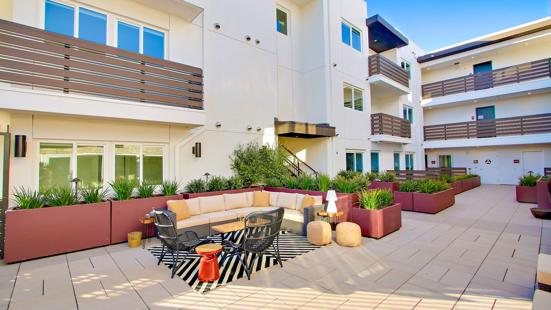 The Micropolitan at Larchmont Village/Los Angeles, CA