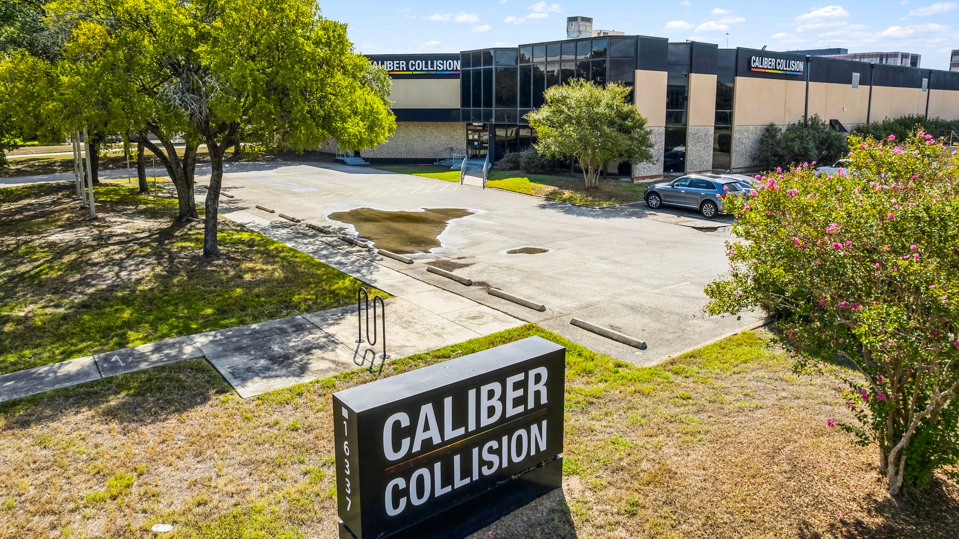 Caliber Collision — Sale in Houston, TX, photo 3 of 6