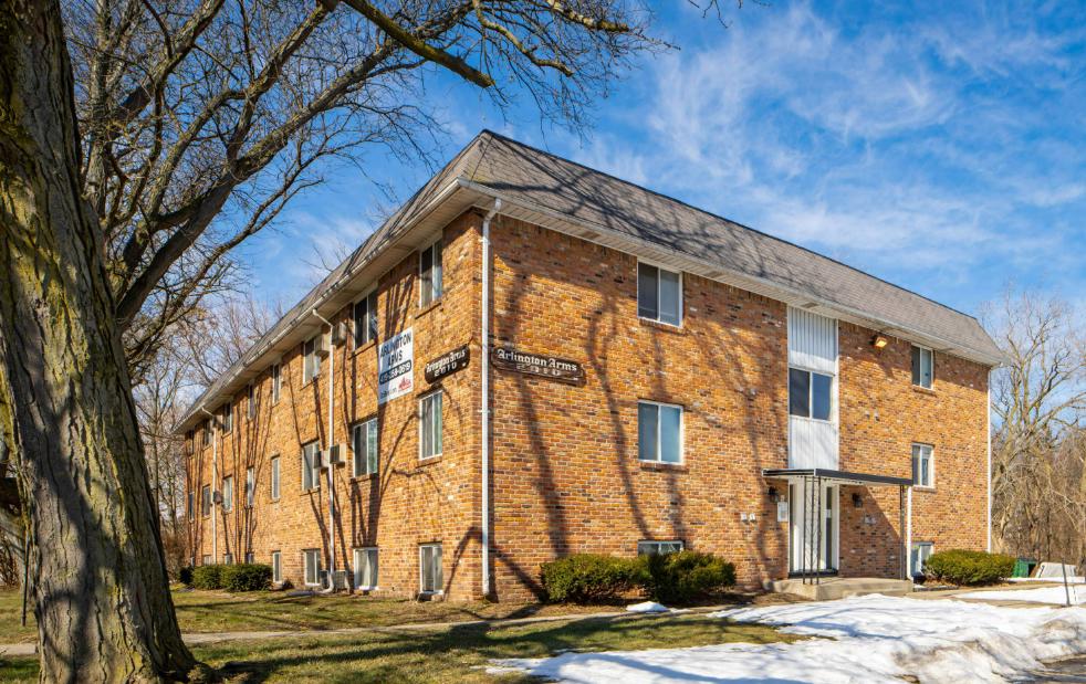 Arlington Arms Apartments — Sale in Toledo, OH, photo 3 of 5