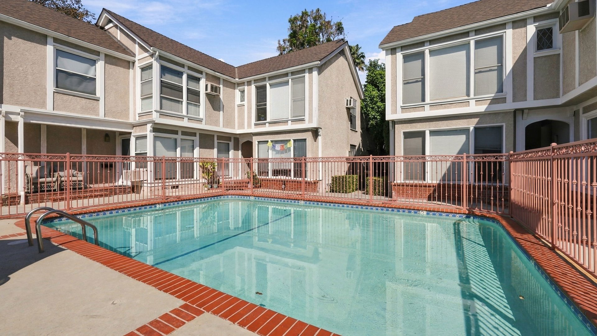 11747-53 Moorpark St — Sale in Los Angeles, CA, photo 2 of 2