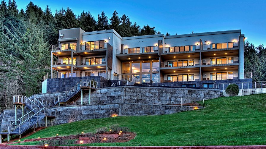 Whale Cove Inn, Channel House & Allyn House/Depoe Bay, Oregon