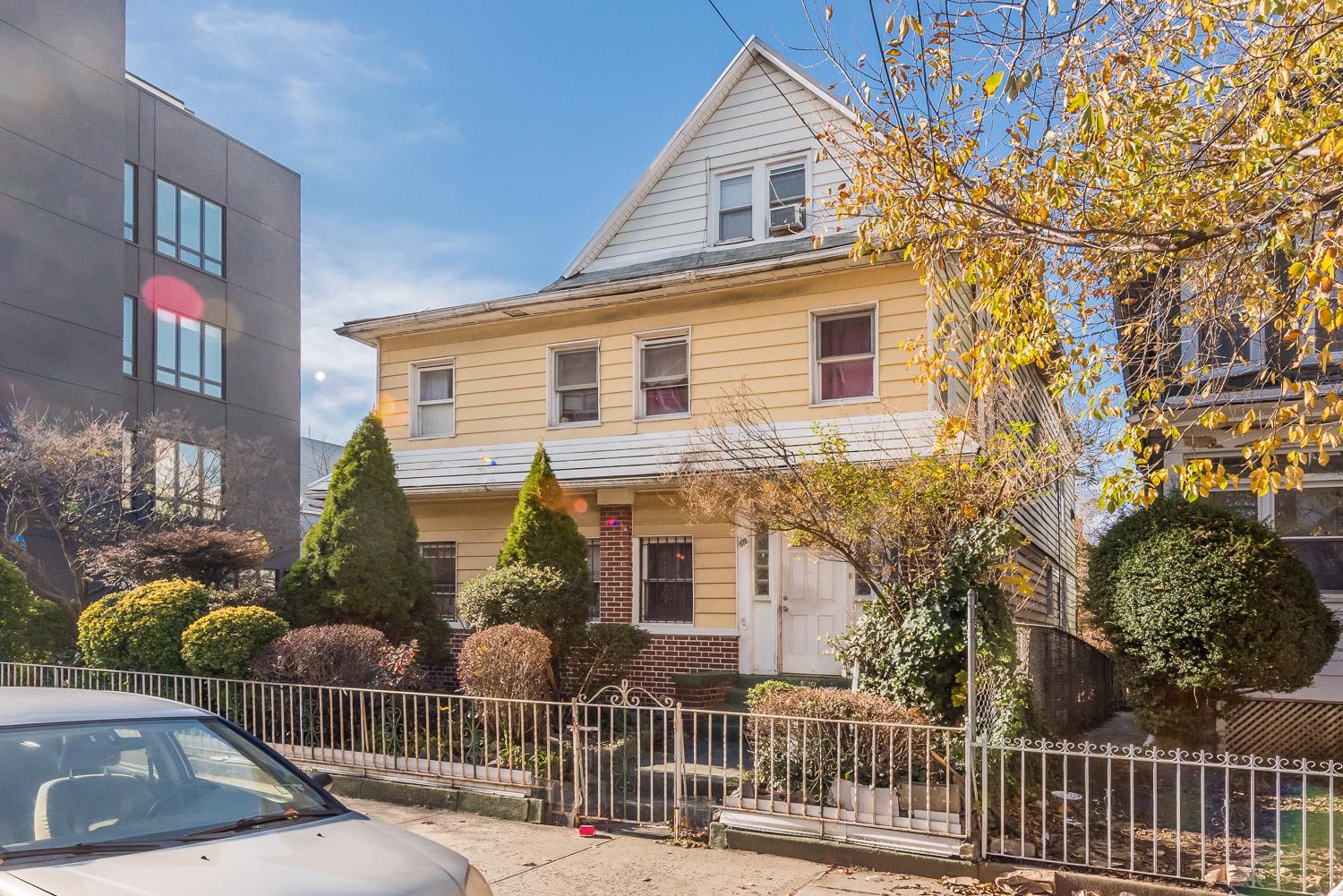 578 East 32nd Street/Brooklyn, New York