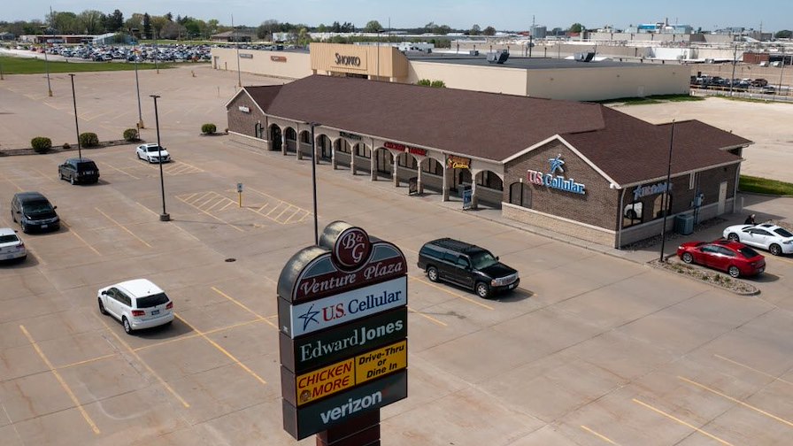 Monmouth Retail Center /Monmouth, Illinois