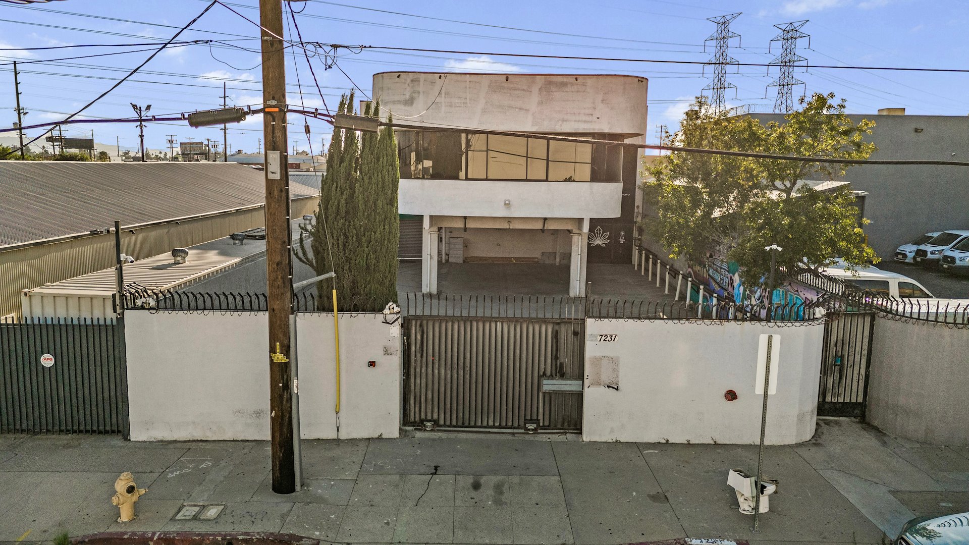 7231 Hinds Ave, North Hollywood, CA 91605