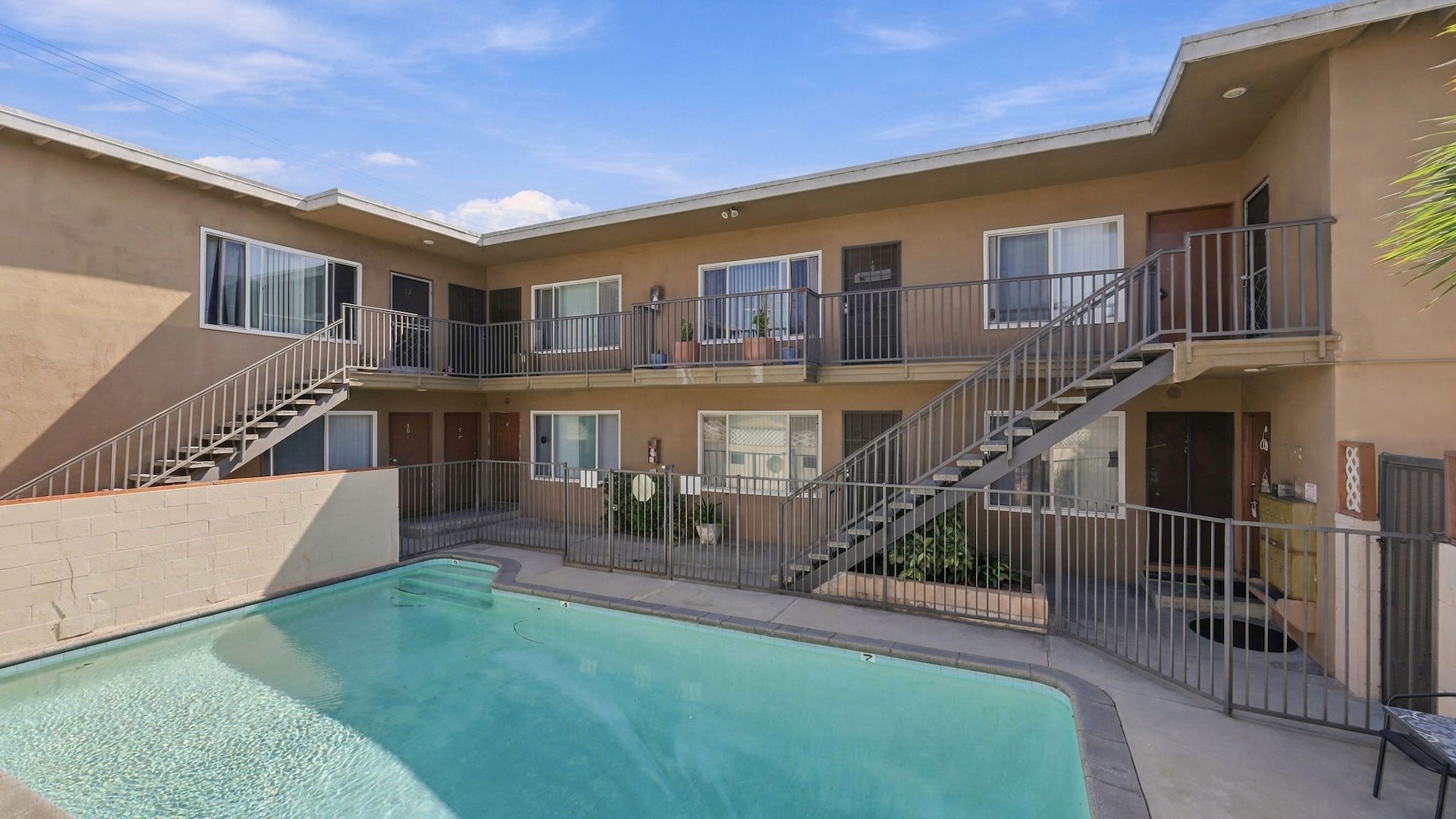2540 S Barrington Ave — Sale in Los Angeles, CA, photo 1 of 2