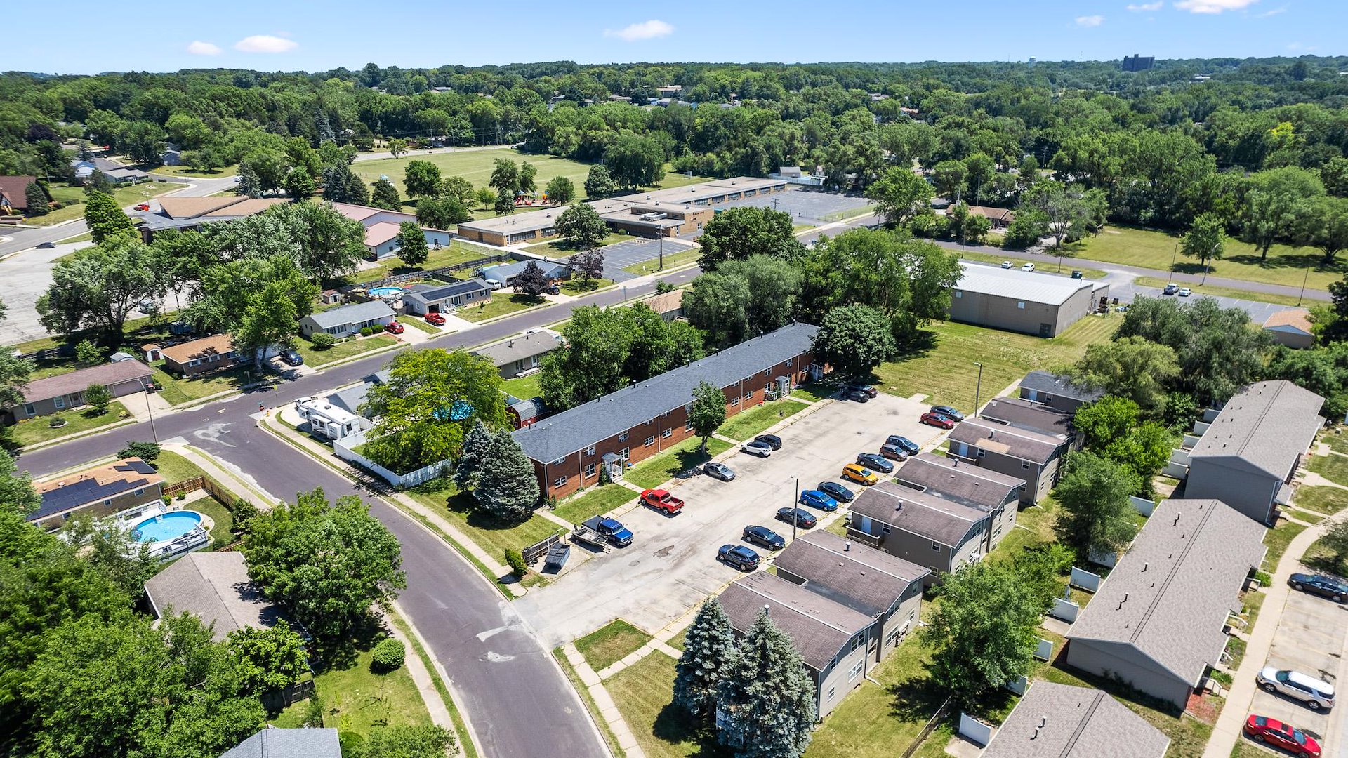 Castlewood Apartments/Pekin, Illinois