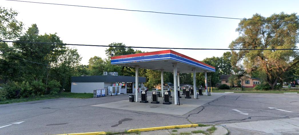 Admiral Petroleum | 640 Chicago Rd - Niles, MI — Sale in Niles, MI, photo 1 of 2