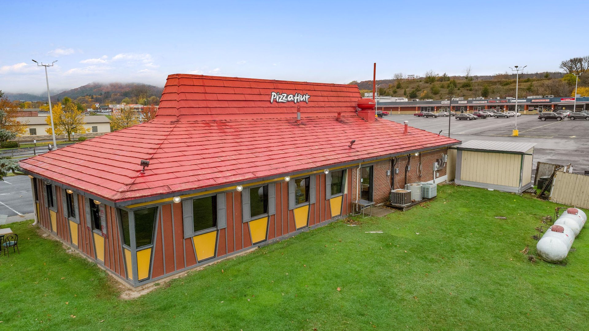 1 Auction Former Pizza Hut Price Chopper & Tractor Supply Outparcel/Cobleskill, New York