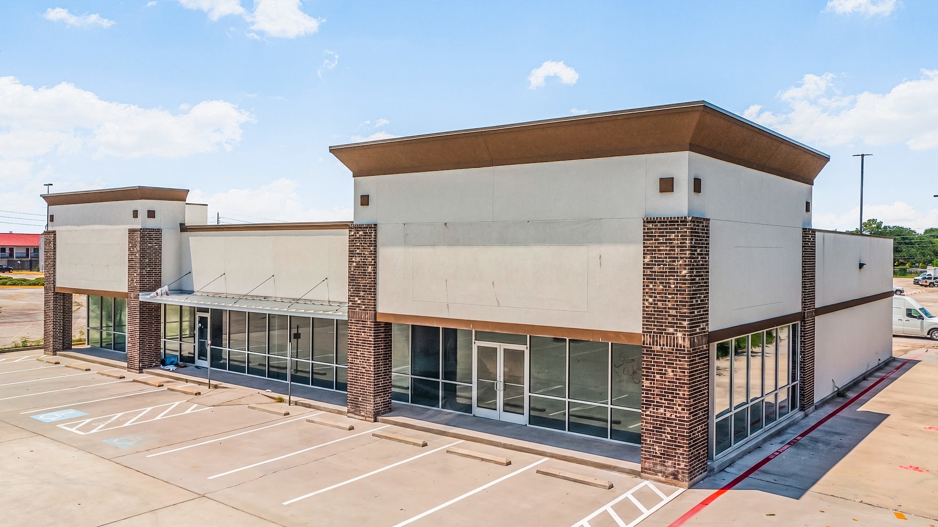 17211 Nn Fwy, Houston, TX 77090-5007