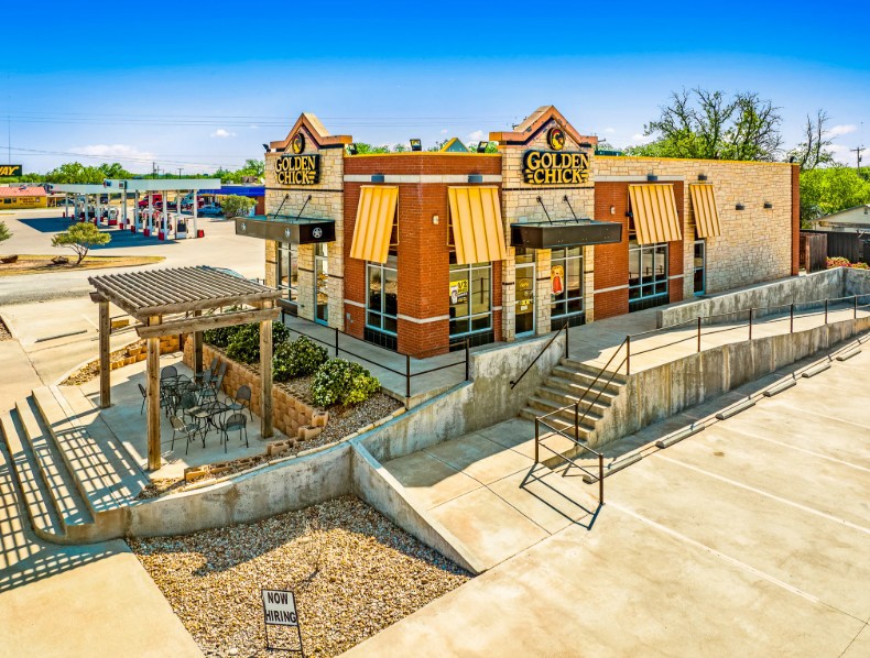 Golden Chick Texas 20 Yr NNN Sale Leaseback Portfolio — Sale in Ballinger, TX, photo 1 of 5