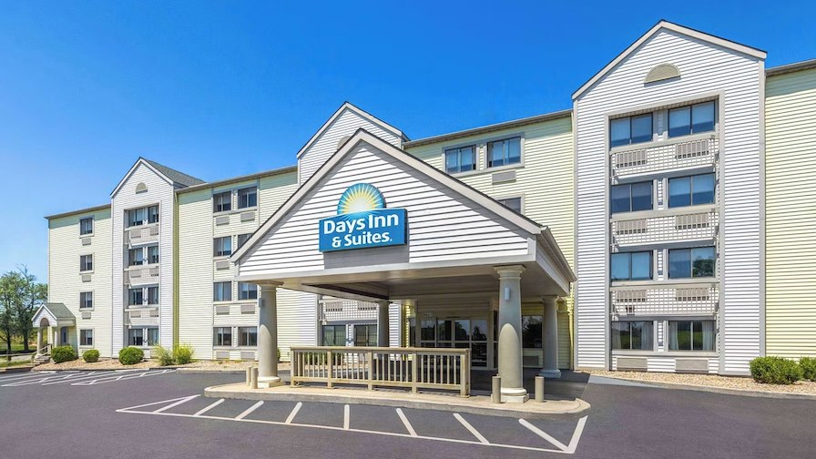 Days Inn & Suites Kansas City South