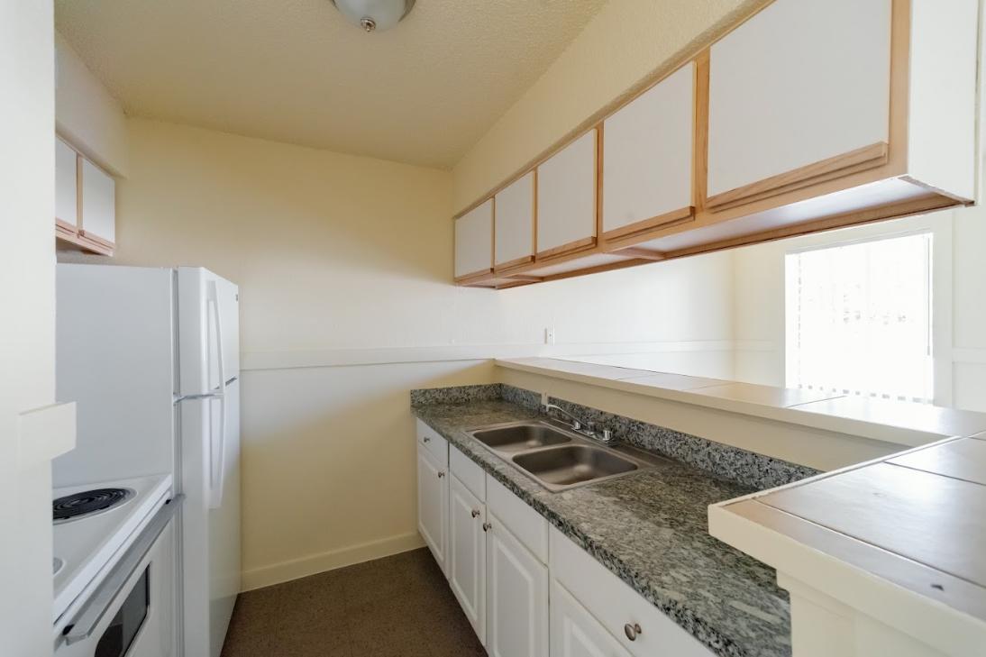 Oakdale Manor — Sale in Houston, TX, photo 2 of 5