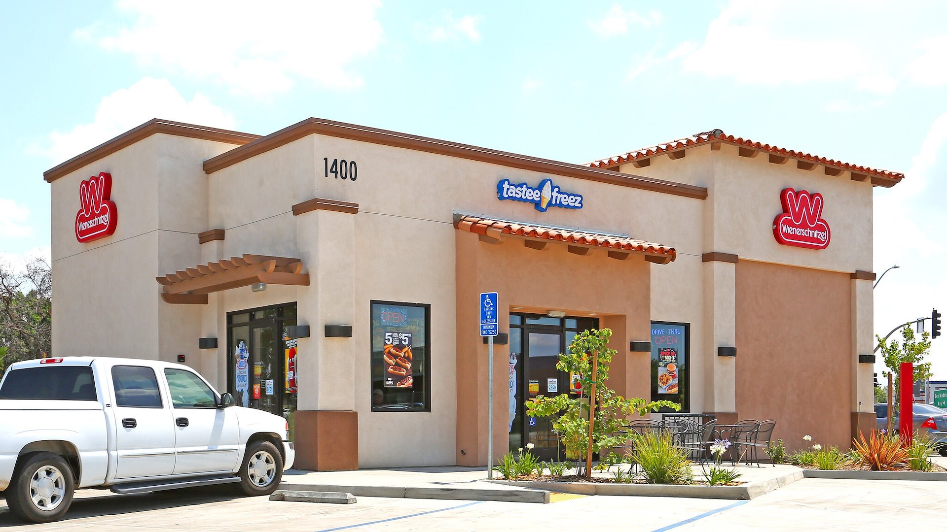 1400 E Noble Ave, Visalia, CA 93292