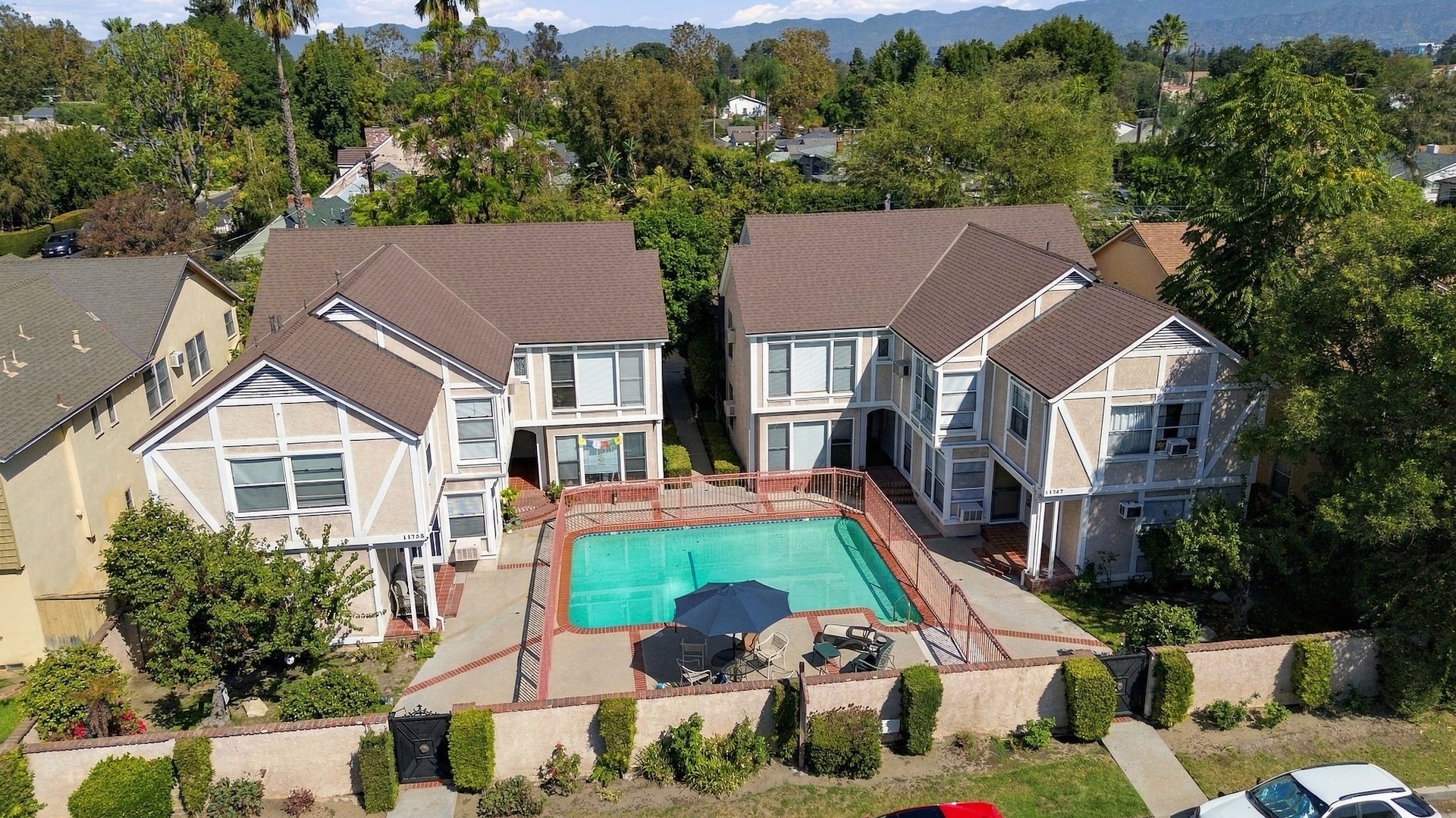 11747-53 Moorpark St — Sale in Los Angeles, CA, photo 1 of 2