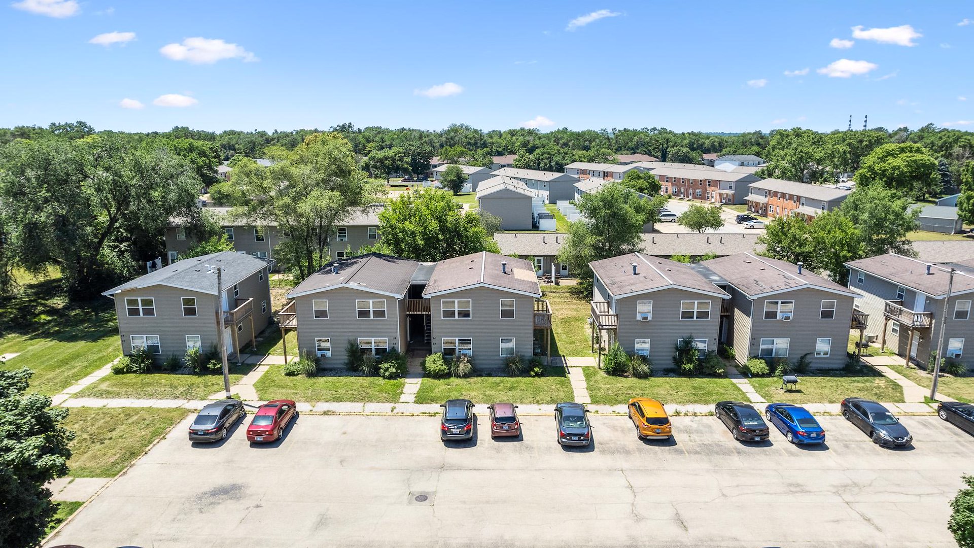 Castlewood Apartments/Pekin, Illinois