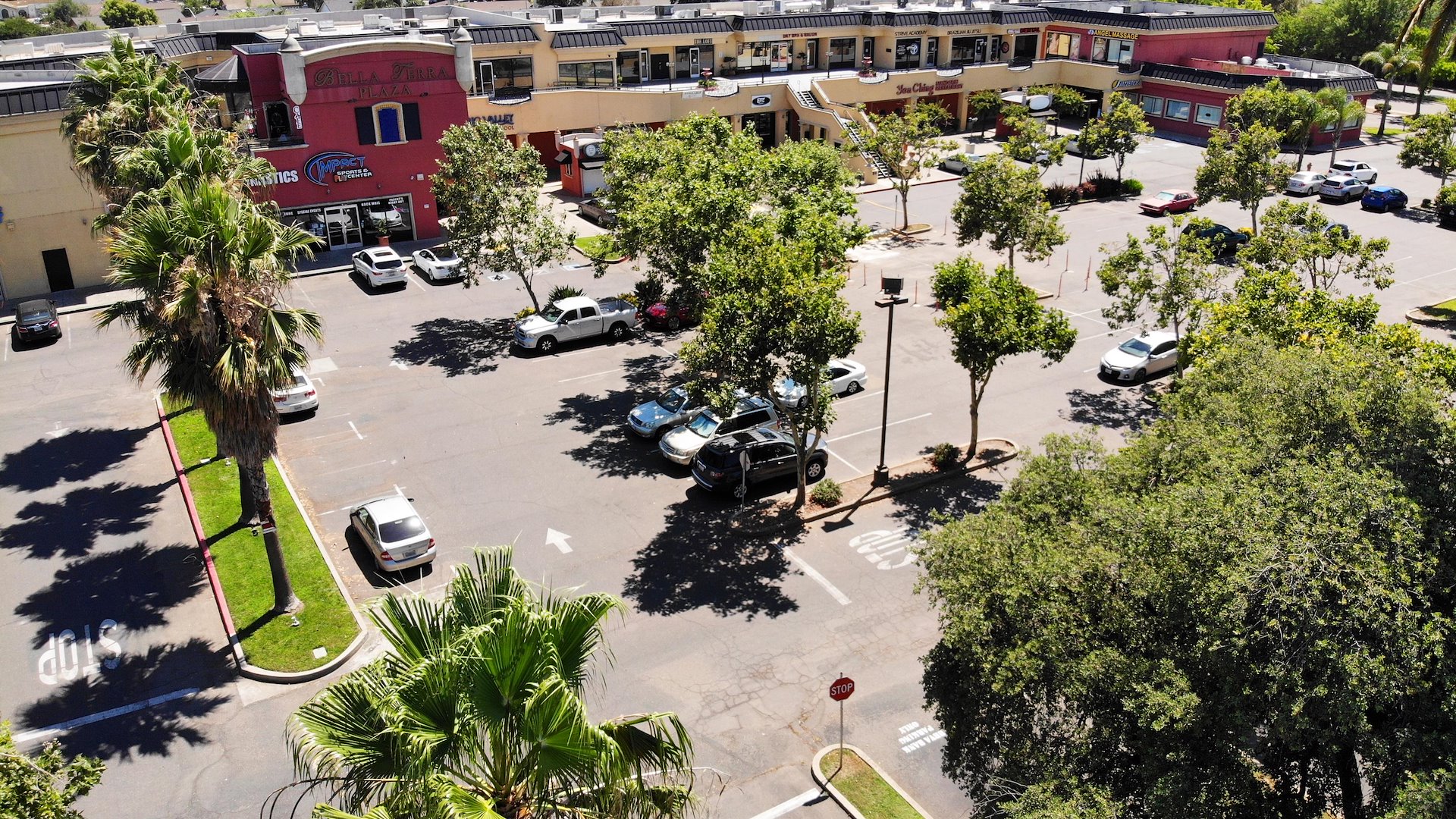 Bella Terra Plaza/Lodi, California