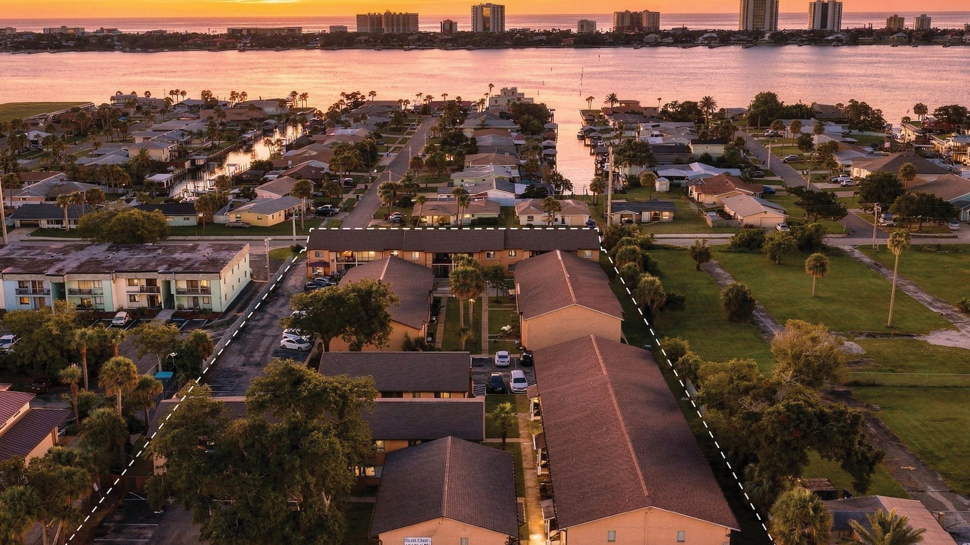 South Daytona Apartments — Sale in South Daytona, FL, photo 1 of 8